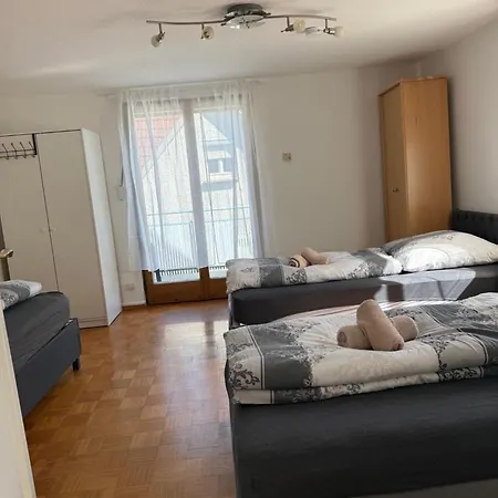 Team At Obergeschossapartment Mit Balkon Apartament